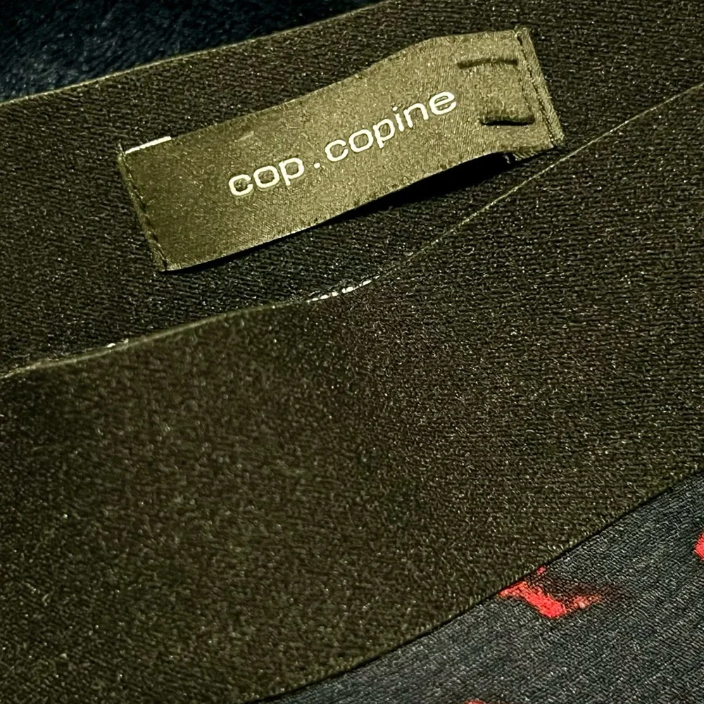 Cop.Copine Skirt With Kisses Design - Picture 4 of 4